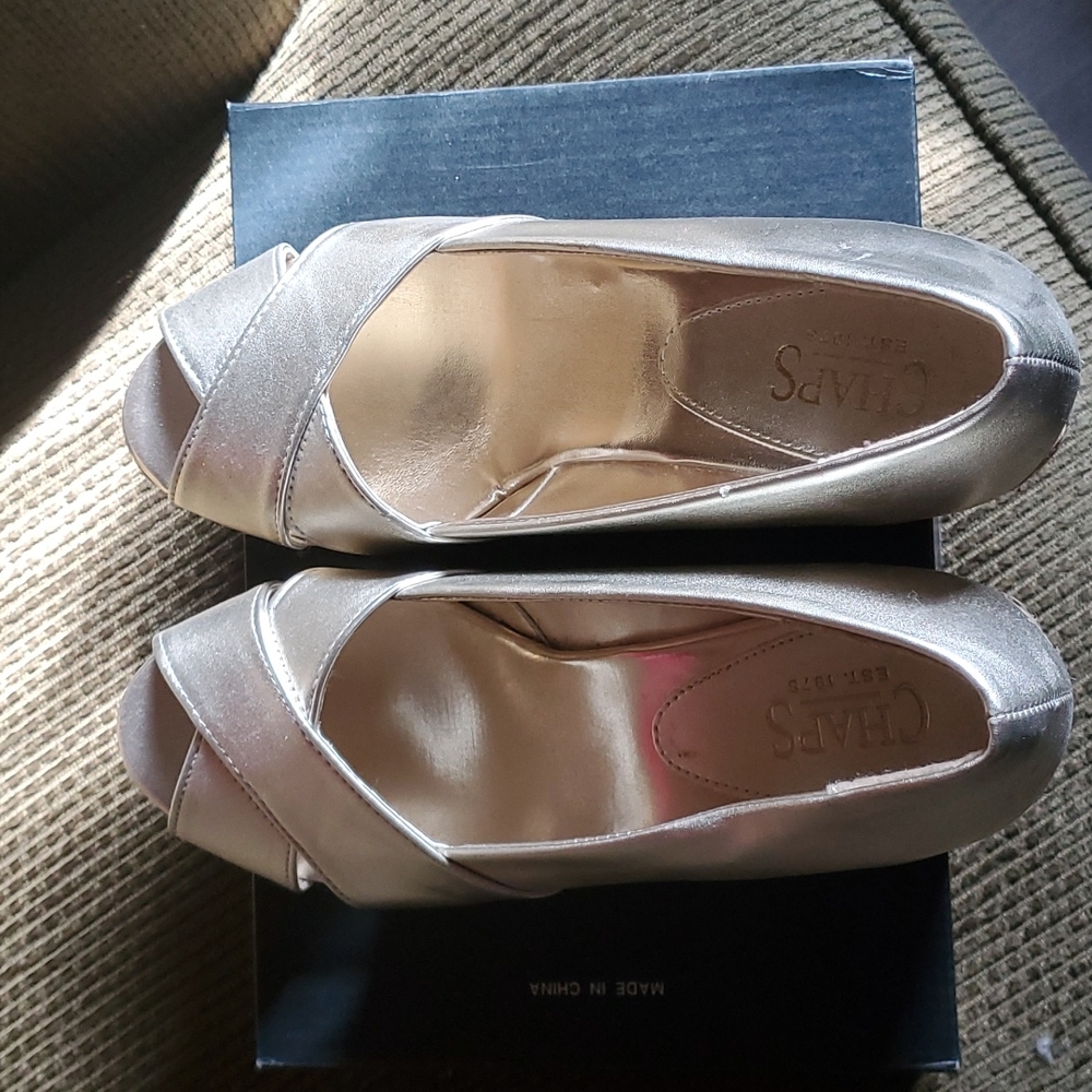 Chaps Metallic shoes